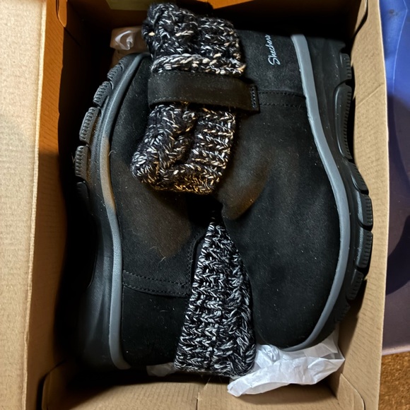 Relaxed Fit From Skechers with Air Cooled Memory Foam Ankle Boots Women’s Size 6 - Picture 1 of 3